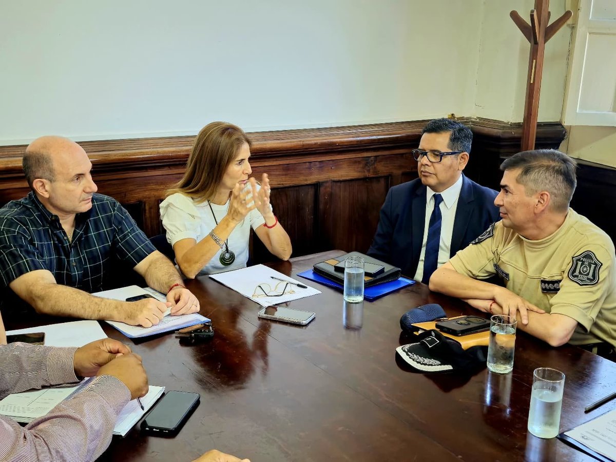 camdipsalta's tweet photo. Las comisiones de Legislación General y la de Seguridad y Participación Ciudadana, recibieron al Comisario Gral Diego Bustos, Jefe de la Policía de la Provincia, a fin de  abordar la iniciativa que promueve modificar de la ley provincial N° 6.193 referida al Personal Policial. https://t.co/2Fso3SlH1e