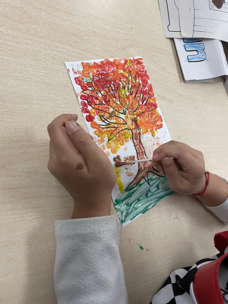 MsGoldbergEDU's tweet photo. Students learned about the pointillism art technique and applied it to making fall trees. https://t.co/kI4ni9hGSI