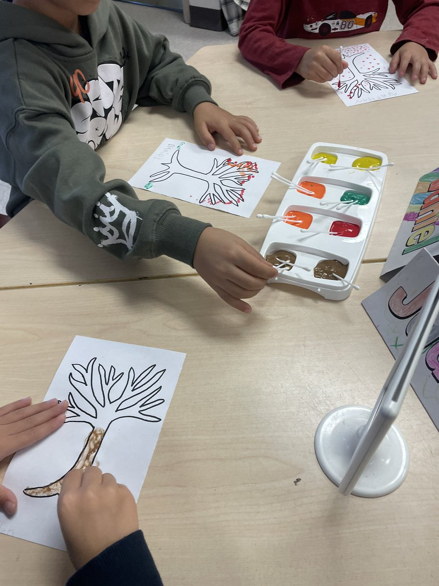 MsGoldbergEDU's tweet photo. Students learned about the pointillism art technique and applied it to making fall trees. https://t.co/kI4ni9hGSI