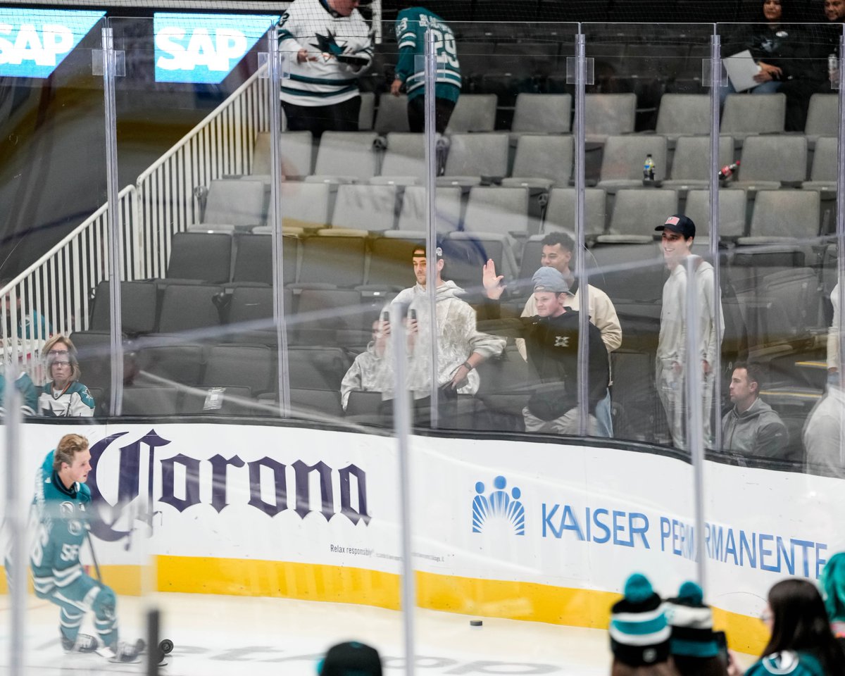 SanJoseSharks's tweet photo. The @sjbarracuda supporting  Cardsy 🥹 https://t.co/NsyF39b5zj