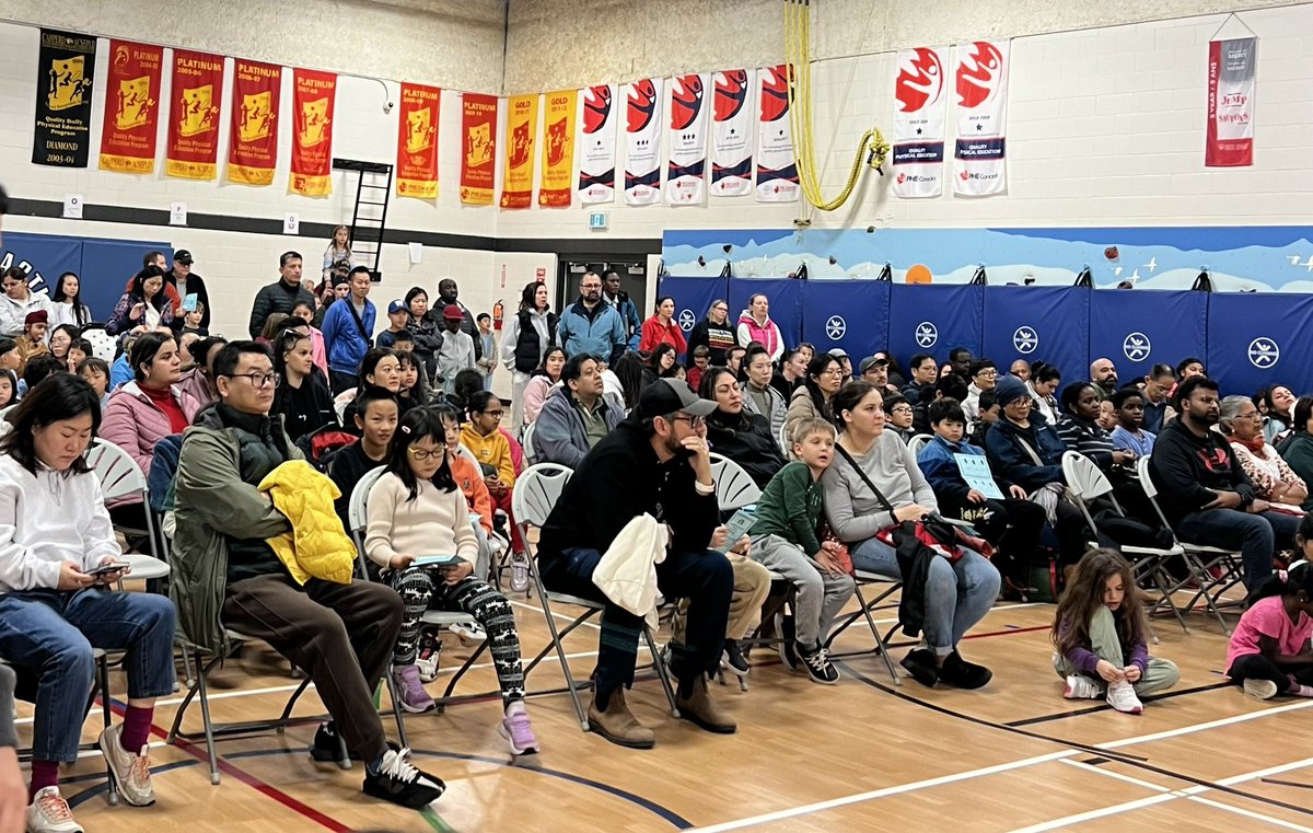 ecolebschool's tweet image. Merci to all the students and families who came to our Family Fun Math Night and to our team of teachers who helped make the event a huge success! It was so amazing to see all the excitement and smiles fill our hallways and classrooms! #polarpride @PembinaTrails