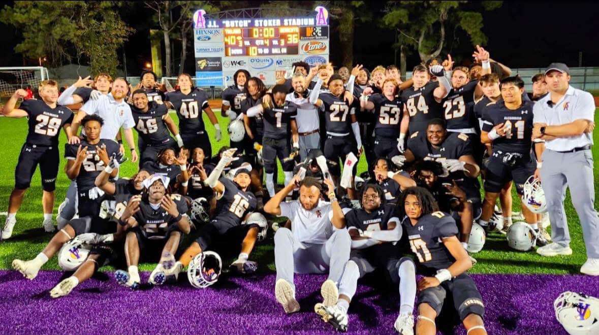 PeytonHobbs08's tweet photo. A few plays from ASH vs Ruston. An amazing game 

@ash_trojanFB
@geauxpreps
@RecruitLouisiana
@446Sports 
@CenLaPrepsLLC
@GridironFootbal
@PrepRedzoneLA
@LAvsAllYall https://t.co/SiTNra23R4
