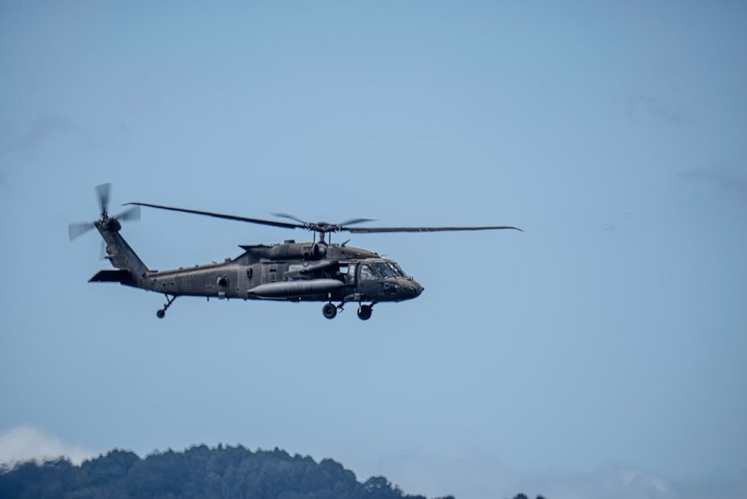 USARPAC's tweet photo. Training is continuous!
Soldiers from @225aviation operate a UH-60 Blackhawk for routine training and accumulating flight hours to maintain pilot and crew proficiency.
#OURCAB #ALLIN #WeFlyForTheTroops https://t.co/hya1OzNuHw