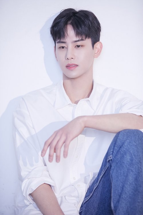 KoreanUpdates's tweet image. Agency confirms that #KoHojung (formerly #Hotshot &amp;amp; #UNB) is starring in ENA #BrewingLove. He will play the youngest member of #KimSejeong's team. Also stars #LeeJongwon #ShinDohyun #BaekSungchul, the romcom drama will premiere on 4 November

#KoreanUpdates RZ