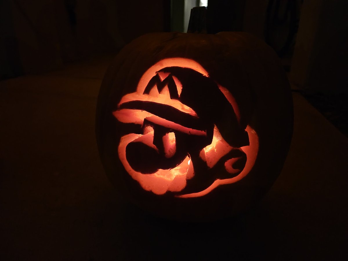 Connord64's tweet photo. 🎃 Our pumpkins for 2024 are done! I made Mario and @energeticemily2 made a Mushroom! 👻 

#HappyHalloween 
#Nintendo #PaperMario https://t.co/SoVh6houCe