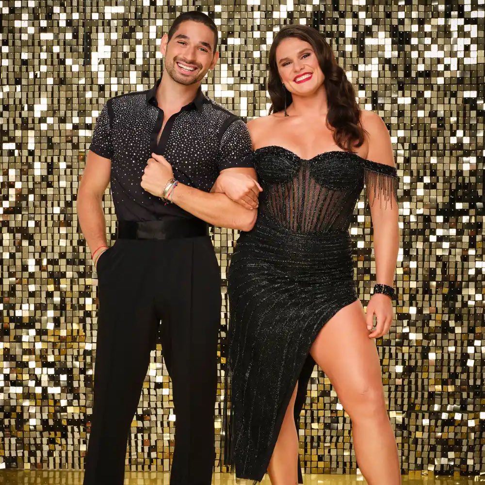 strandsreyes's tweet photo. if the #dwts season 33 finale doesn’t look like this i don’t want it https://t.co/ZWPCiZoH1r
