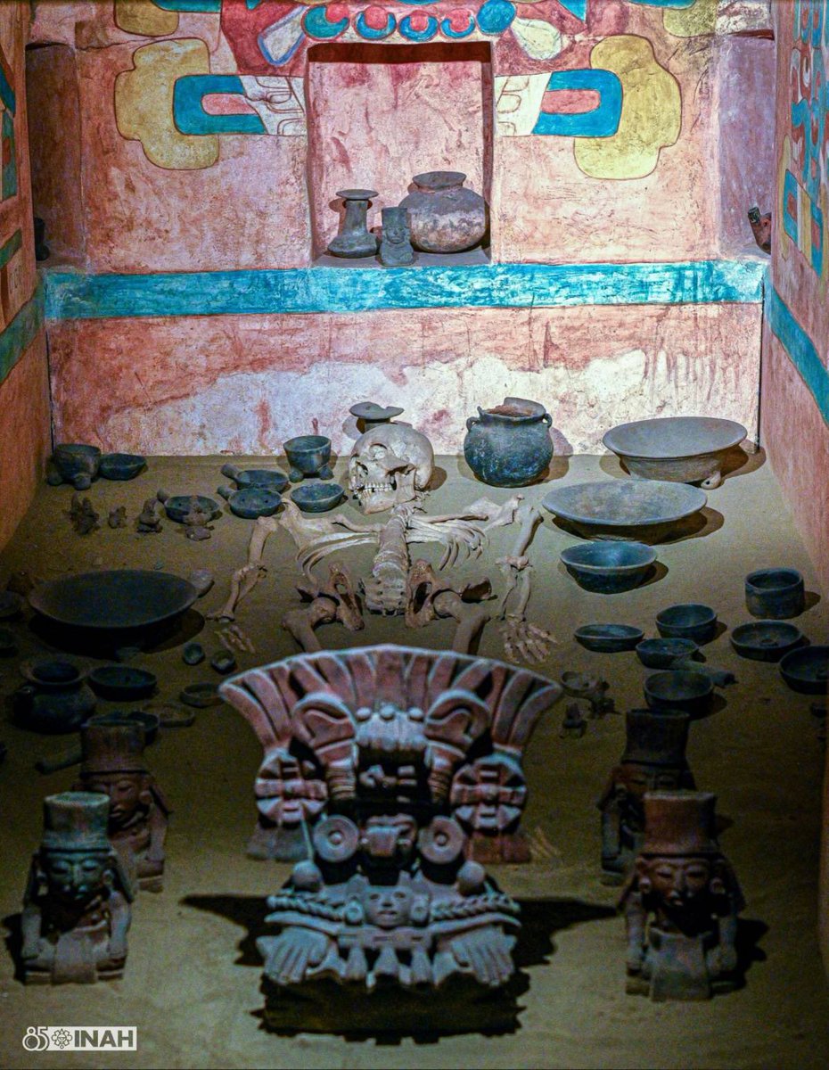 💀 Los entierros de las élites prehispánicas 💀

En Mesoamérica, los entierros de las élites reflejaban el comienzo de un viaje trascendental al Inframundo

Te contamos más en nuestra #FotoDelDíaINAH: inah.gob.mx/foto-del-dia/ 

📷 Melitón Tapia. INAH.