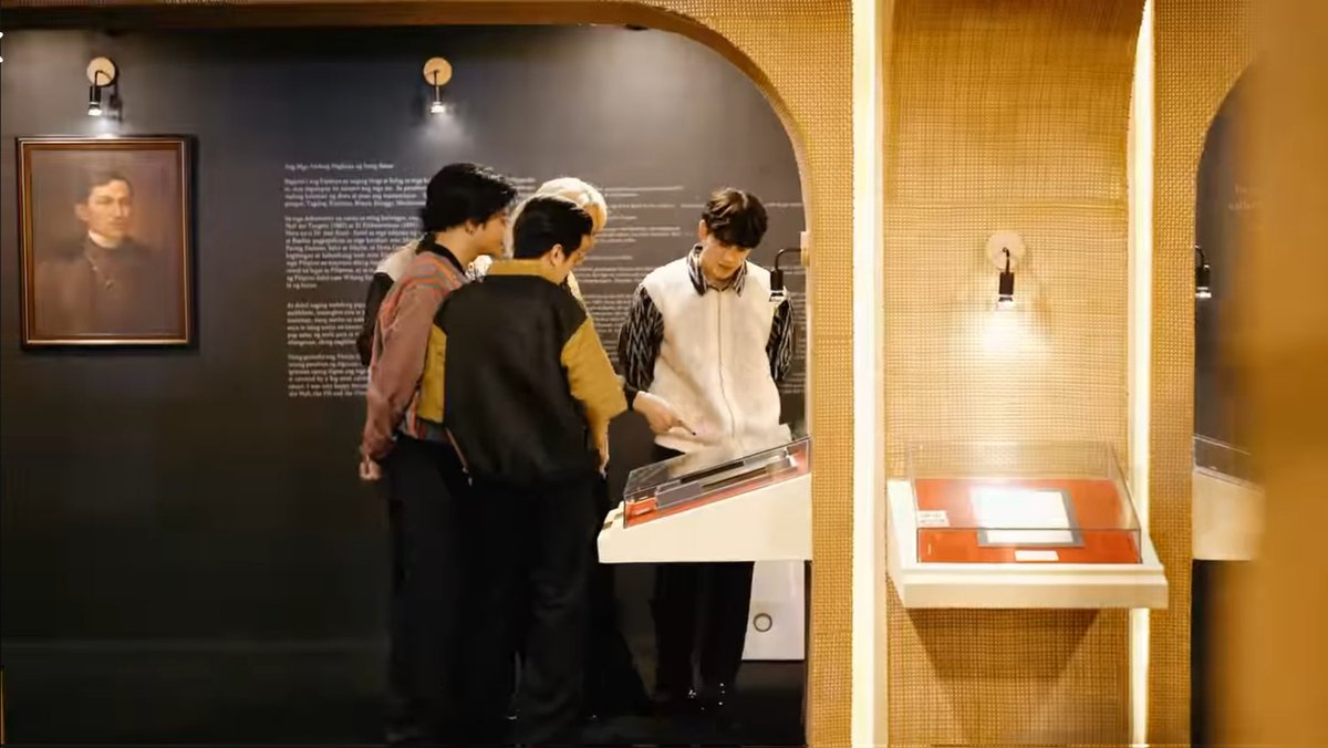 mableupourmoi's tweet photo. Ohhh, I love this shot! Look at the portrait of Dr. Jose Rizal, it's as if he's looking proudly at SB19 🥹🥹🥹 

SB19 IWAGAYWAY ANG WATAWAT
@SB19Official #SB19 
#SB19ReceivesMurilloVelardeMap https://t.co/Gr0sNzha8u