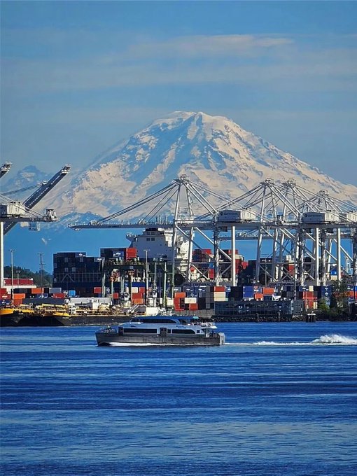 都市の港雪山と都市の結合です