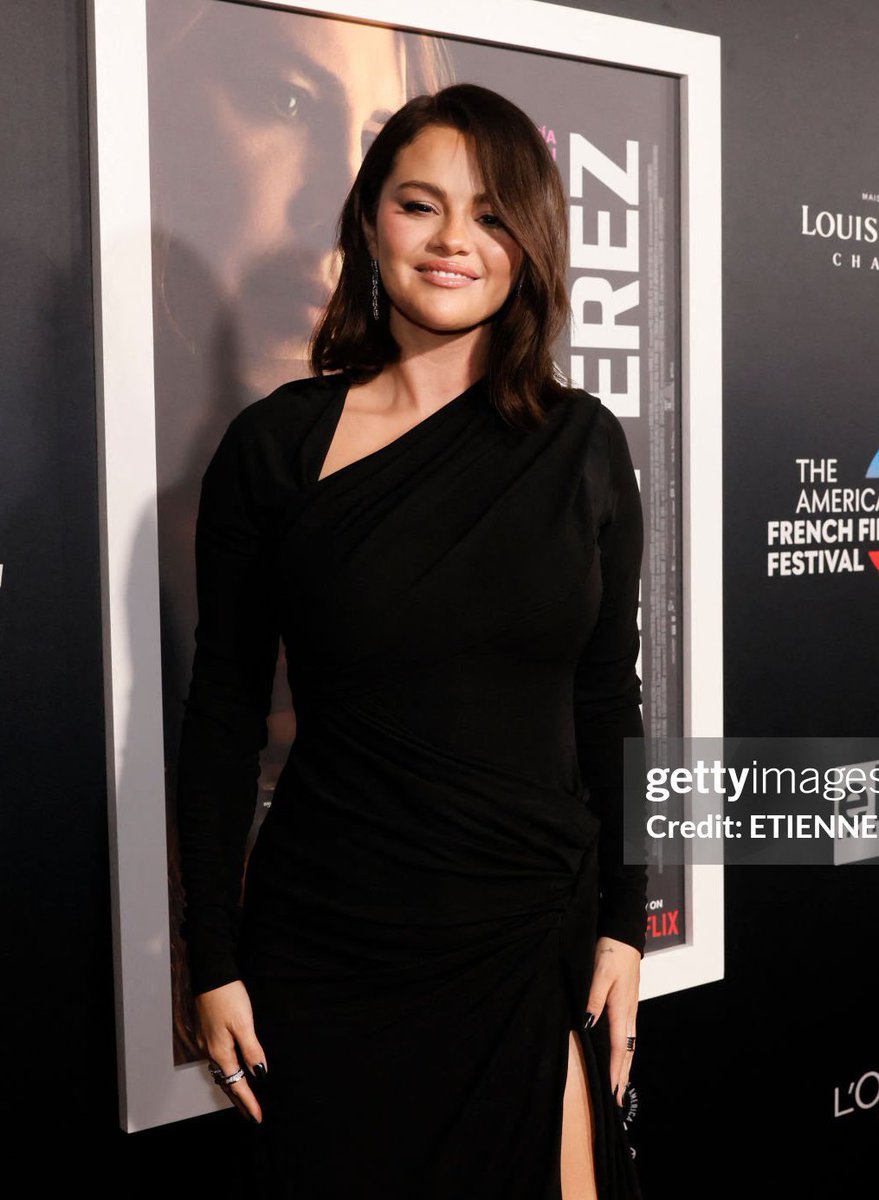 SGchartupdate's tweet photo. 🚨 Selena Gomez looks gorgeous at the American French Film Festival. https://t.co/2Xp1MT5ymQ