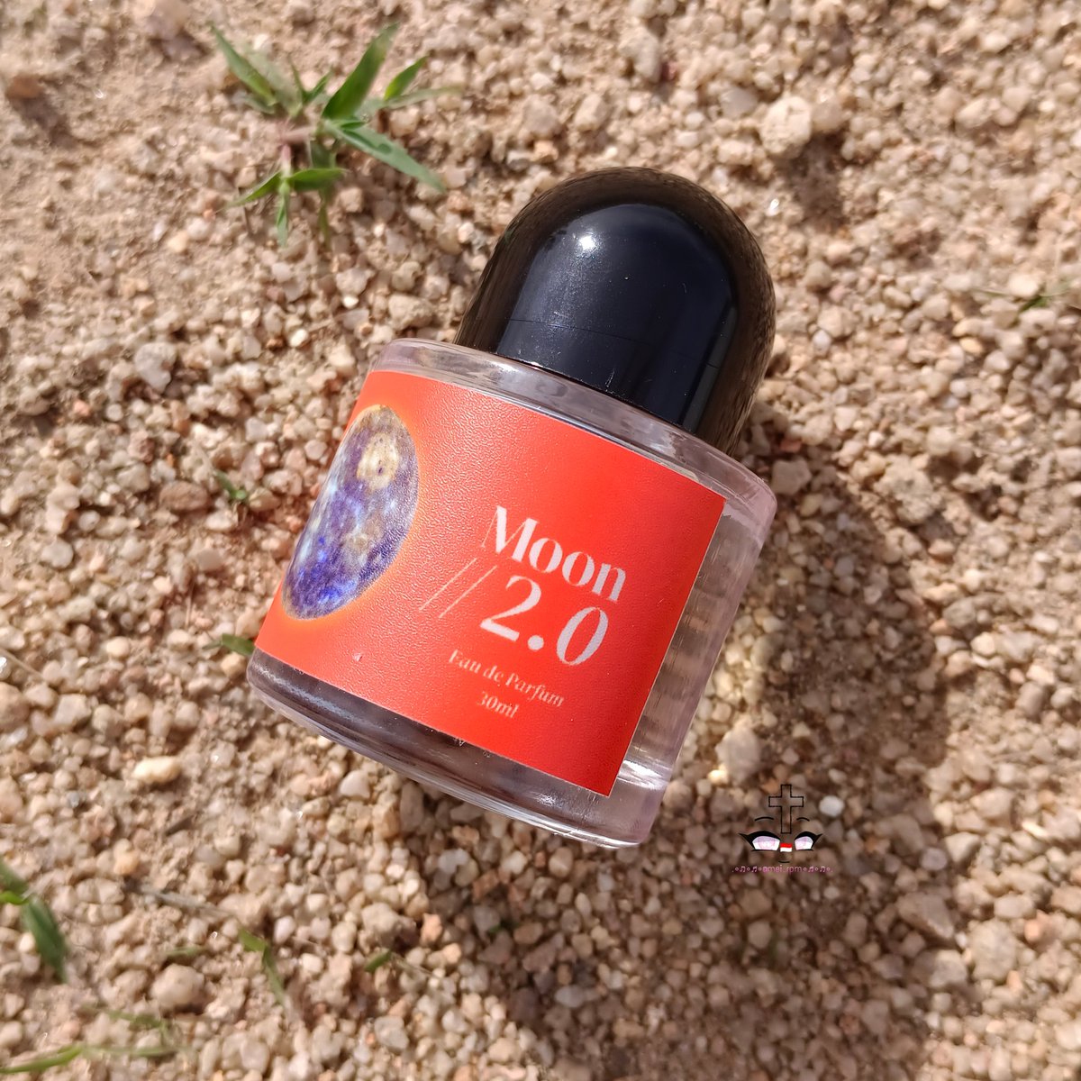 MeiRpm's tweet photo. 1st, parfum Moon.
Setelah aku telusuri, ternyata wanginya Fresh Lily &amp; Rose Water 💐 Wanginya segar kaya baru mandi! Semprotannya menyebar dengan baik, wanginya ringan, ga menyengat, jadi ga bikin pusing 🌸 

Cuss checkout di sini, hanya Rp50K-an 👇👇
https://t.co/aGAvWAZCmn https://t.co/xHffSWLIY1