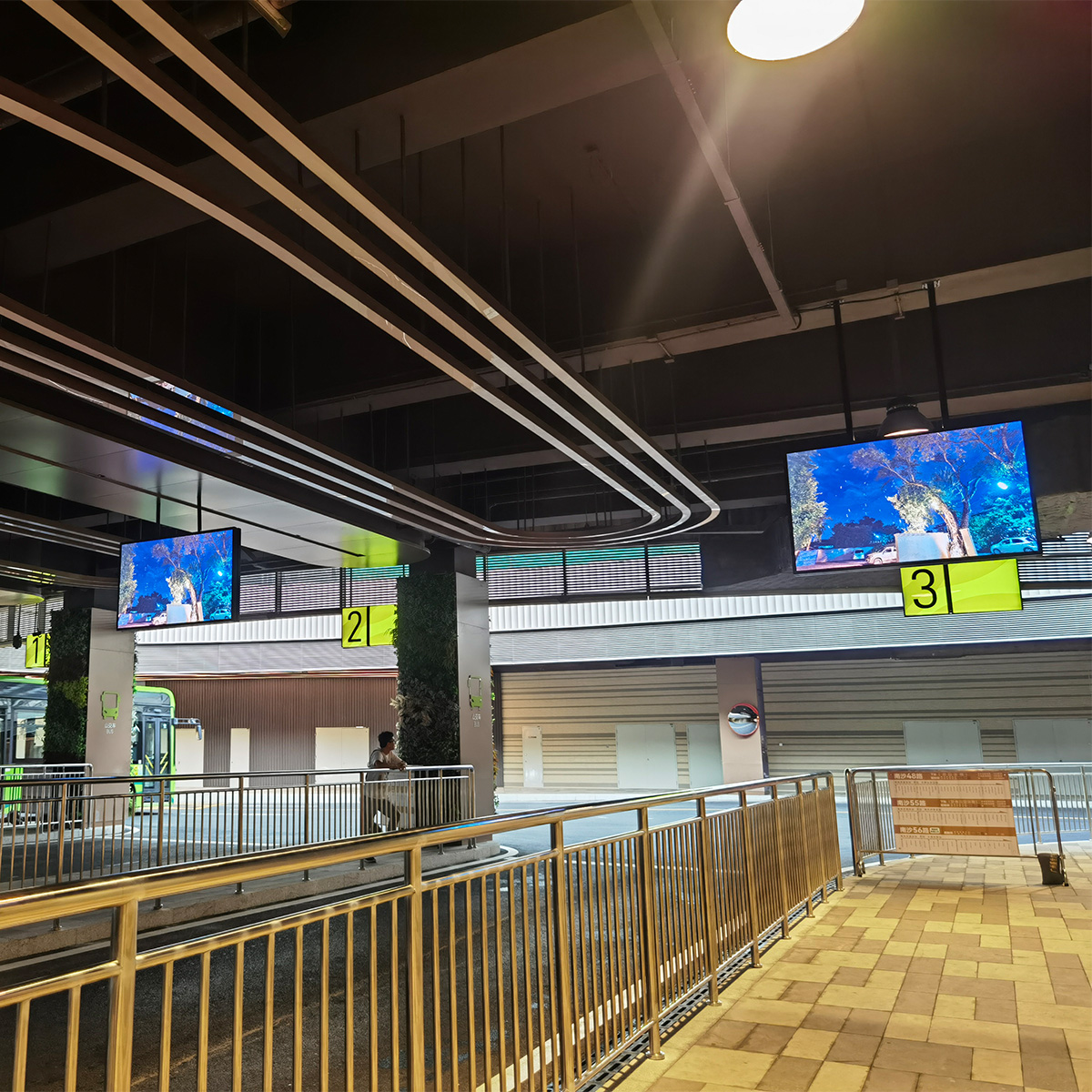 EsdlumenLED's tweet image. We are proud to introduce our latest project at Guangzhou Qingsheng Hub Station, where our LED displays enhance the travel experience for passengers. 🚄✨

#LianTronics #Esdlumen #ledsolutions #ledscreensolution #leddisplaymanufacturer