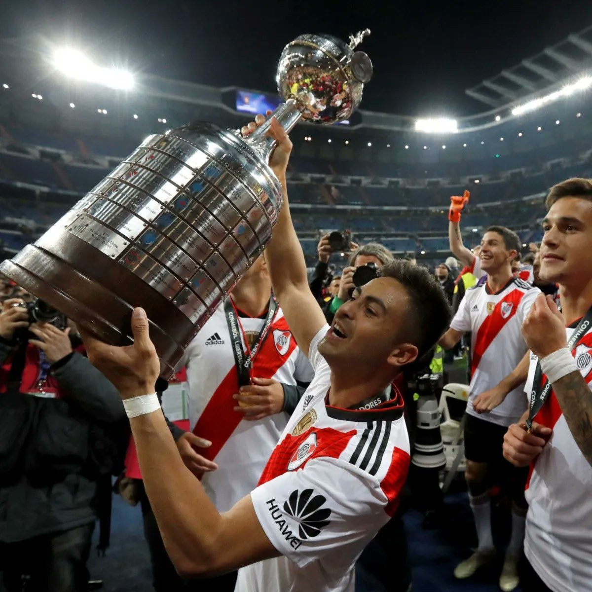 Este tipo con la rodilla hecha mierda demostró ser muchísimo más que todos los demás juntos . Perdón Pity Martínez