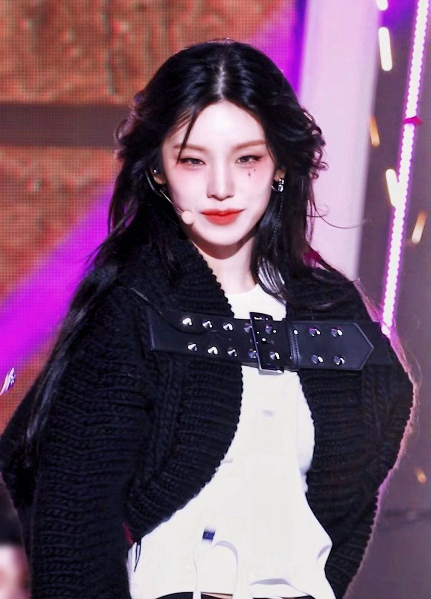 HER IT GIRL AURA IS CRAZY