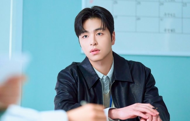 forjunhoe0331's tweet photo. ✨ Will Koo Junhoe solidify his position as an acting idol? He transforms into a warm elite man (Marry YOU)

Please react 2nd or 4th emojis, recommend and share the article!

👉https://t.co/zBba6XsVp7

#JUNHOE #구준회 #결혼해YOU https://t.co/IUMFCeGfSN