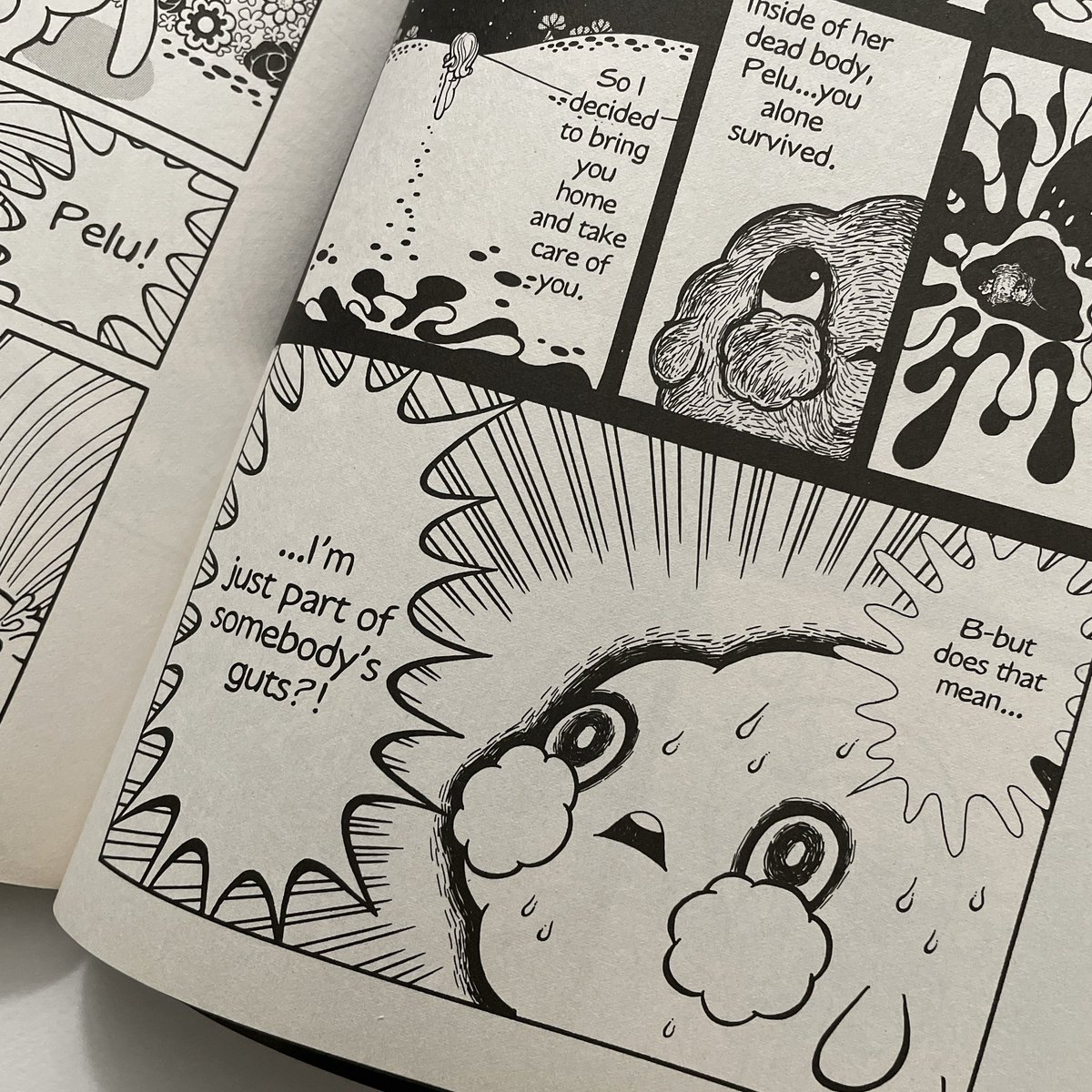 漫画「ファンシージゴロ・ペル」の主役ペルも、次回タロット展に登場します。☁️どのカードでしょうか?展示はロスの @gallerynucleus にて、11月23日から開催。
そして実は、ペルの日本での電子書籍化計画が進行中です!まだ少し時間がかかりますが、詳細が決まり次第お知らせします。🙇🏻♀️