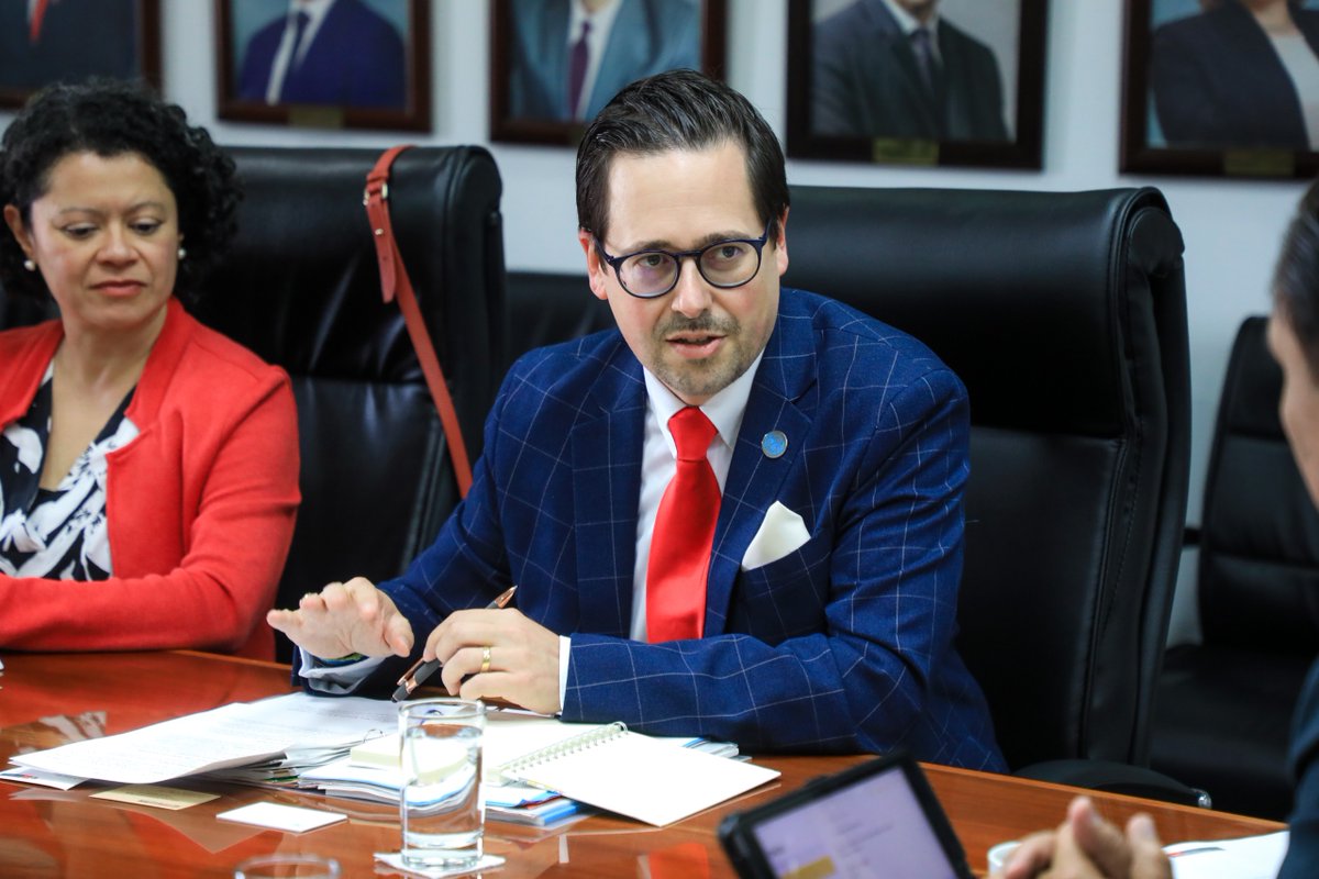 MINPRODUCCION's tweet image. 📢 Durante el encuentro, se destacó la importancia de establecer un Programa de Alianza para el País (PCP) que priorice el desarrollo productivo con enfoque territorial y la infraestructura productiva industrial. Los equipos técnicos iniciarán de inmediato los trabajos,…