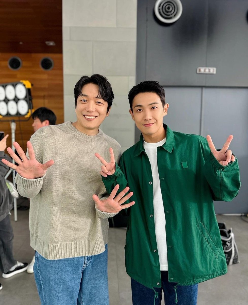hdzVuXcv1bzer2j's tweet photo. 허형규님 인스타에 이준씨~~
초록색 잘 어울린다ㅋㅋㅋㅋㅋㅋ https://t.co/rNRMrYaHSu