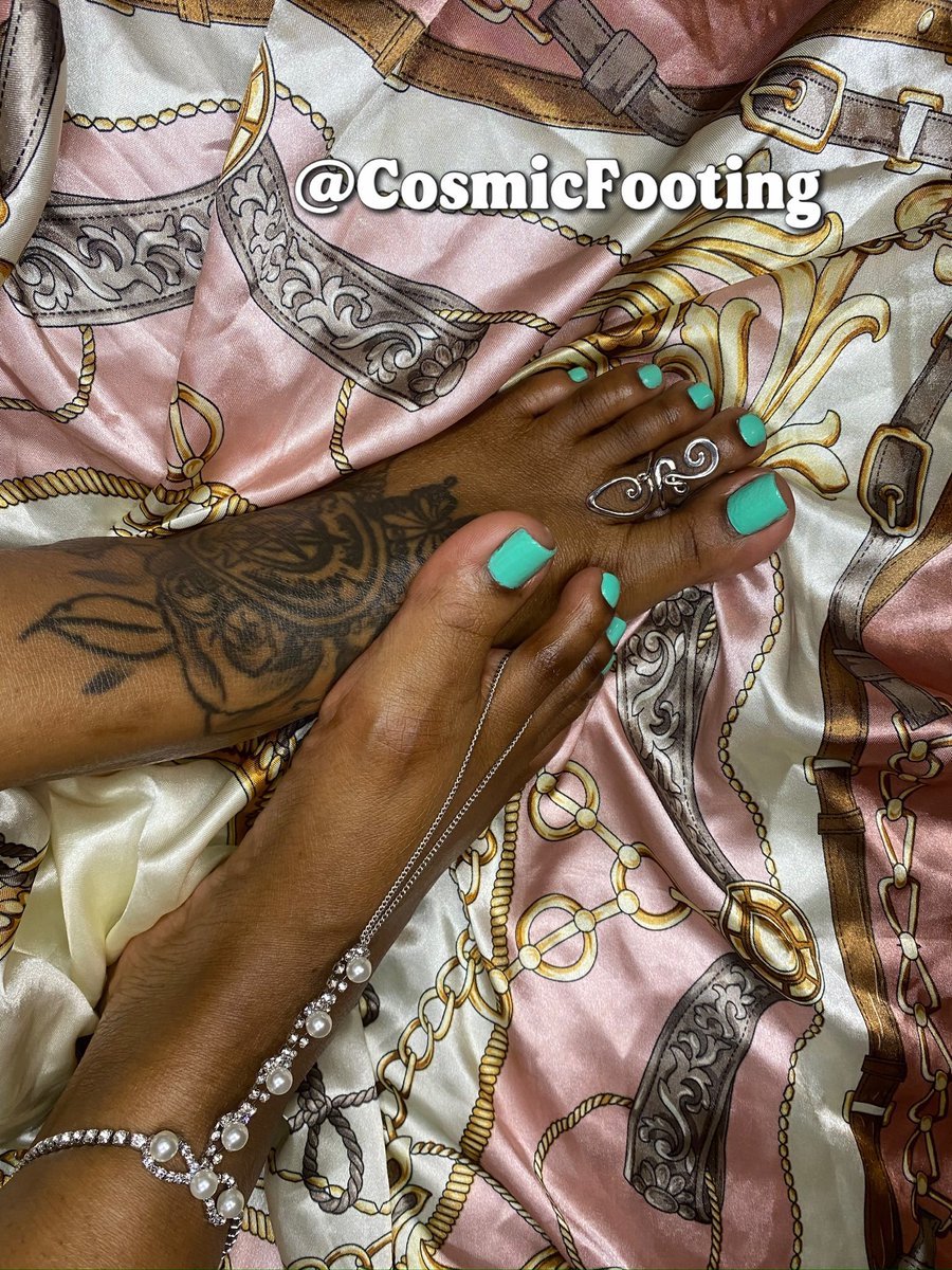 CosmicFooting's tweet photo. #bigtoegoddess #bigtoesgoddess #bigsolegoddess #bigsolesgoddess
#heatonfeetgang #feetmodels #feetheat #heatfeet #pinkytoe #pinkytoes #girlyfeet #girlyfoot #girlytoe #girlytoes #CosmicFooting https://t.co/GuJQlTOpn7