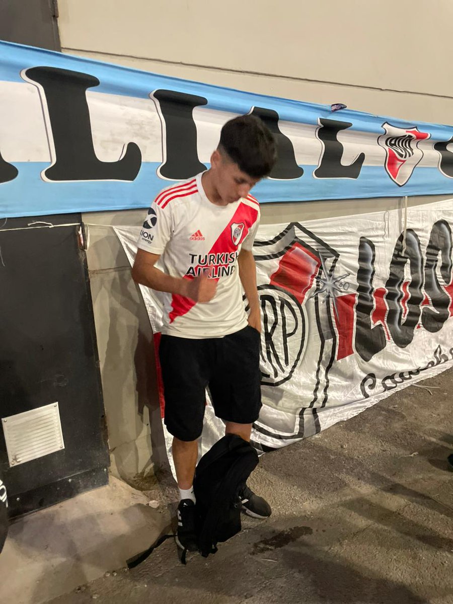Pachy_Medii's tweet photo. chupenme bien la pija todos aguante River, y nada mas. https://t.co/6Vw8tzID5h