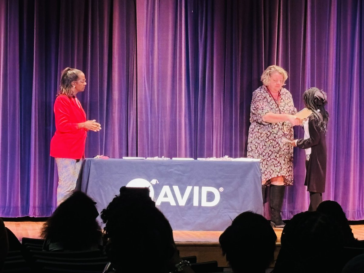 AVIDwithCallie's tweet photo. Tonight I attended @SAMSSaintsSoar AVID Induction Ceremony where over 60 students were inducted. Congratulations to the students and parents for such a major accomplishment. @RSD1_AVID https://t.co/C1Wuwh5o8J