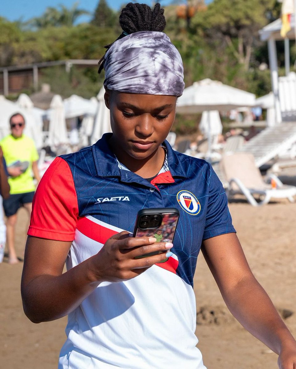 Haititempo's tweet photo. 📸 Kerly Theus, la gardienne #1 de l’équipe haïtienne féminine depuis plusieurs années 🫶🏽🇭🇹 https://t.co/eXt480dx1H