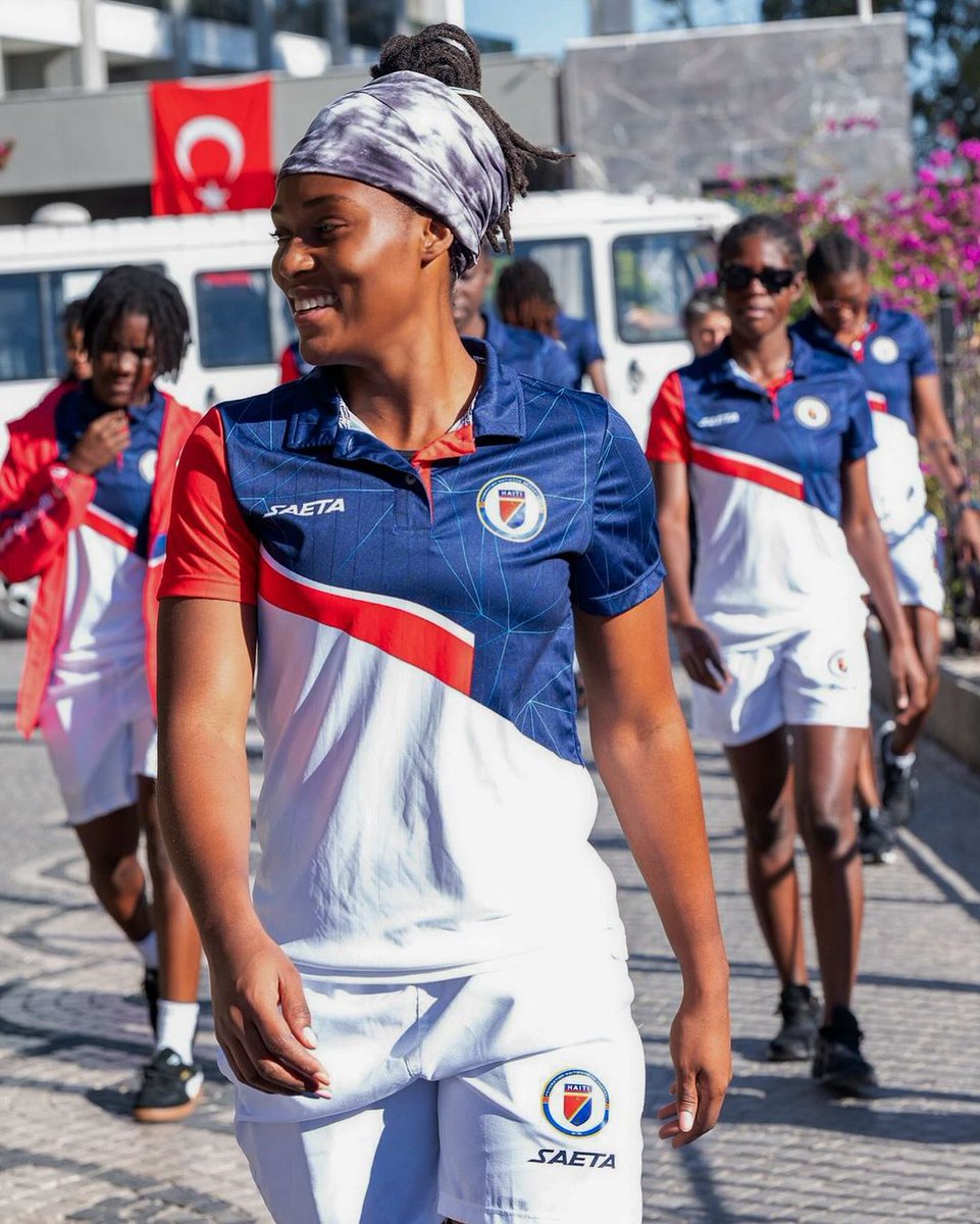 Haititempo's tweet photo. 📸 Kerly Theus, la gardienne #1 de l’équipe haïtienne féminine depuis plusieurs années 🫶🏽🇭🇹 https://t.co/eXt480dx1H