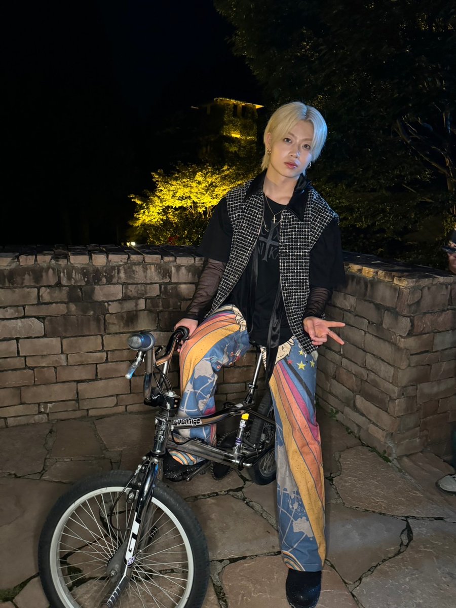 mazzel_official's tweet photo. 乗ってみた！

#まぜハロ #MAZZEL_MAZQUERADE
#MAZZEL #RYUKI https://t.co/AWBTJZ6jQj