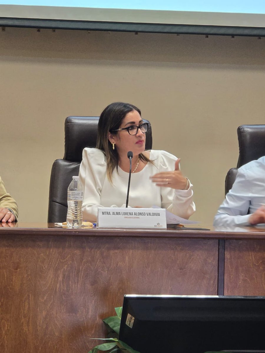 Esta tarde el #IEESonora recibió en sus instalaciones a integrantes de organizaciones de la sociedad civil y de la Red de Mujeres en Plural (<a href="/MPluralesSon/">Red de Mujeres en Plural Sonora</a>), quienes sostuvieron una reunión con el consejero presidente, Nery Ruiz Arvizu (<a href="/neryruiz/">Nery Ruiz</a>), y la Comisión Permanente de