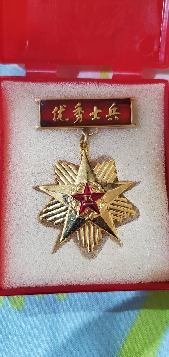 Kofipang's tweet photo. @CLily34244 @yjh29640319 是的，我当初入伍的时候也有这个疑问，有这个时间去弄被子，不如多点训练，后来慢慢了解，这是磨练心性，锻炼年轻士兵的服从性 https://t.co/gD99p5D7ps