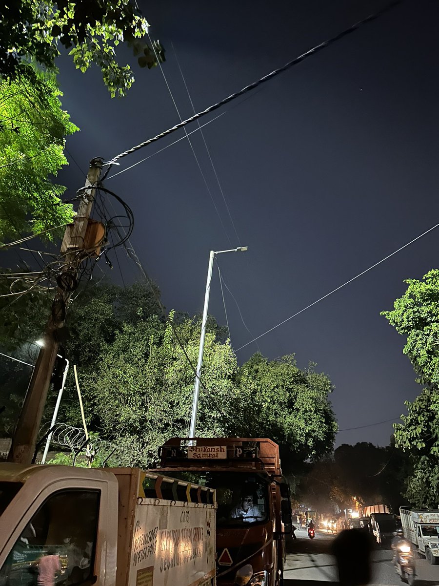 mukulsharma016's tweet photo. @tatapower_ddl Streetlight not working.
Time-07:00PM
Date-29/10/2024
Place-Opposite DAV School, Chitragupta Road Paharganj, Delhi-110055 https://t.co/55pBteiy95