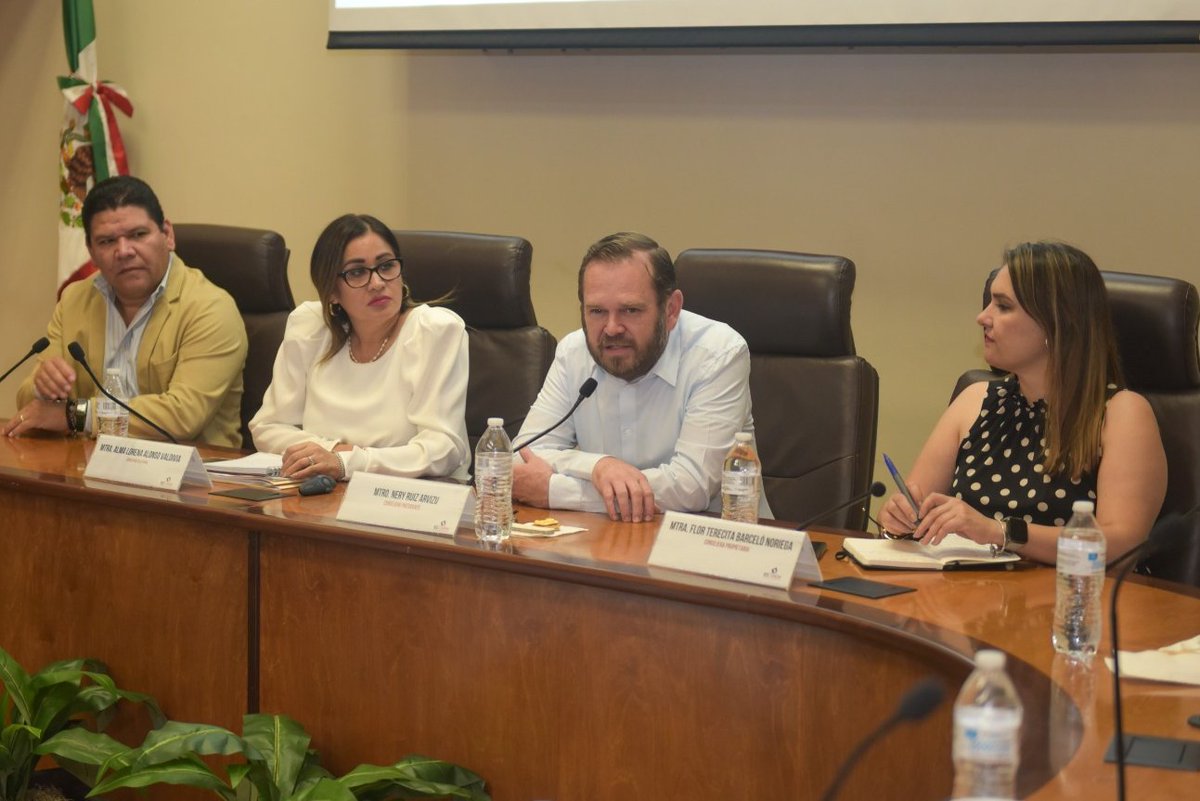 IEESonora's tweet photo. Esta tarde el #IEESonora recibió en sus instalaciones a integrantes de organizaciones de la sociedad civil y de la Red de Mujeres en Plural (@MPluralesSon), quienes sostuvieron una reunión con el consejero presidente, Nery Ruiz Arvizu (@neryruiz), y la Comisión Permanente de Paridad e Igualdad de Género, presidida por el consejero electoral Wilfredo Román Morales Silva (@wilfred86243392), e integrada por las consejeras electorales Alma Lorena Alonso Valdivia (@almaalonso19) y Flor Terecita Barceló Noriega (@FLORBARCELO11).

Durante la reunión, la Consejera Alma Alonso, presentó los resultados del Registro de candidaturas y de personas electas en el Proceso Electoral Ordinario Local 2023-2024 en Sonora, incluyendo aquellas cuya elección se derivó de acciones afirmativas a favor de personas con discapacidad, indígenas y LGBTTTIQ+.
