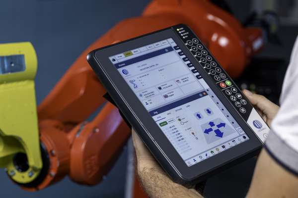 RevistaDeRobots's tweet photo. 📍 El nuevo sistema in. Grid desarrollado por Comau permite supervisar en tiempo real el rendimiento de toda la línea de producción
Artículo ☑️ https://t.co/rwWWG9BHld

#Robótica #Automatización #Warehouse #Logística #Industria40 https://t.co/7cKwcJW5rS