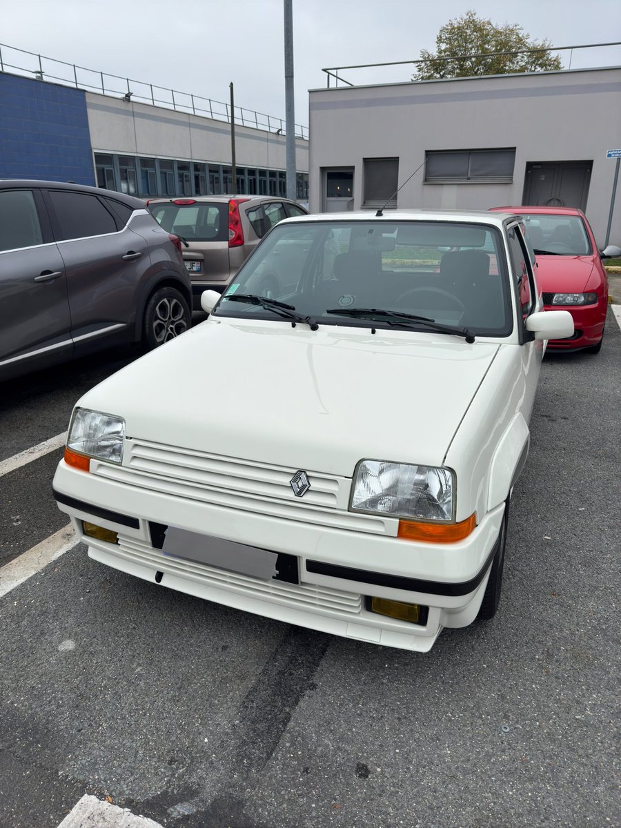 MTkillian's tweet image. Les collègues qui essayent de me séduire avec ce genre de petite bombinette 🥹🥹
Coucou petite #renault 5 GT Turbo 😍😍

#r5 #gtturbo #renault5