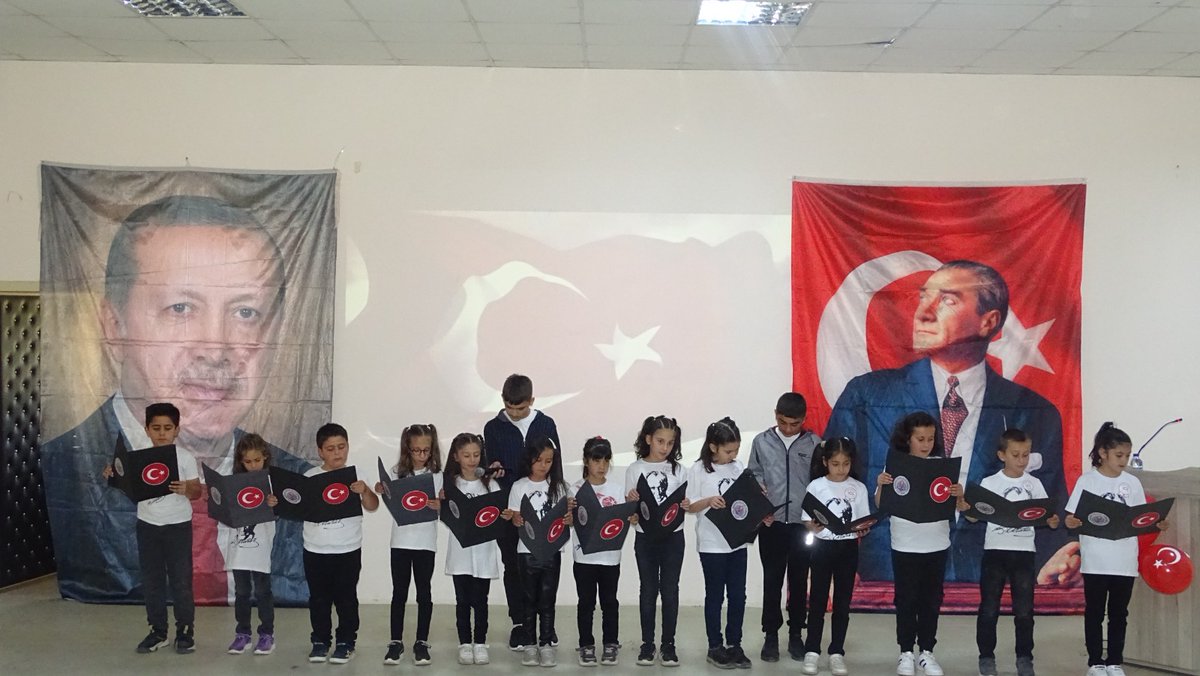 TaskentMEM's tweet photo. 29 Ekim Cumhuriyet Bayramı'nı Sayın Kaymakamımız Muhammet YÜCETAĞ, Belediye Başkanı Sayın Mehmet ACAR,İlçe Milli Eğitim Müdürümüz Sayın Abdullah DÖNMEZ,ilçemiz Kurum Amirleri, öğrencilerimiz ve vatandaşlarımızın katılımı ile Taşkent Kültür Merkezi'nde büyük bir çoşkuyla kutladık. https://t.co/bMupkr5gSr