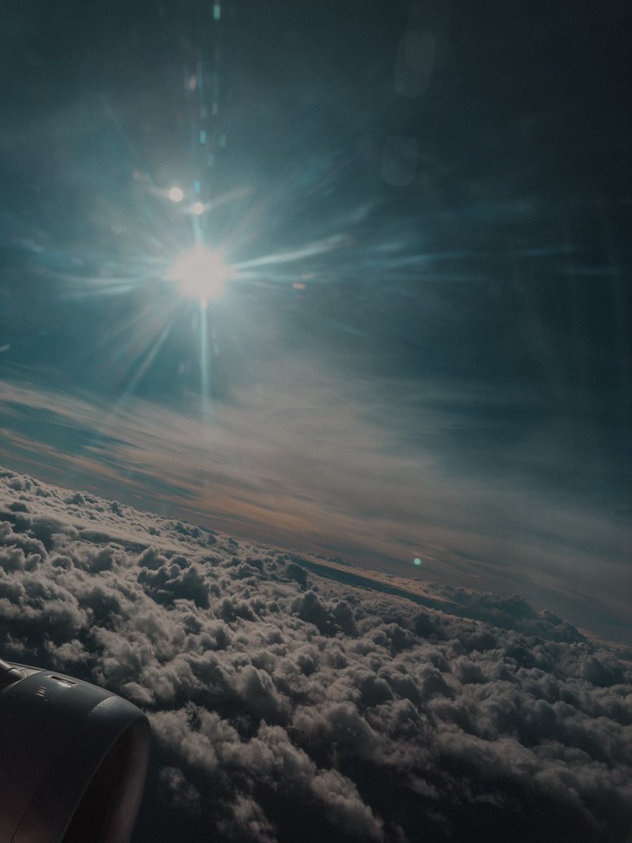 Narzzo's tweet image. Don’t know who still uses this but if anyone or any businesses need film or photography work done in Melbourne i’m here until next thursday dm me if you want to work 🚀

Here’s some recent snaps from recent projects &amp;amp; my flight here 📸