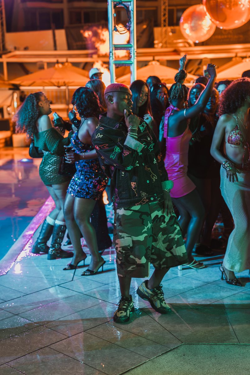 Narzzo's tweet image. Don’t know who still uses this but if anyone or any businesses need film or photography work done in Melbourne i’m here until next thursday dm me if you want to work 🚀

Here’s some recent snaps from recent projects &amp;amp; my flight here 📸