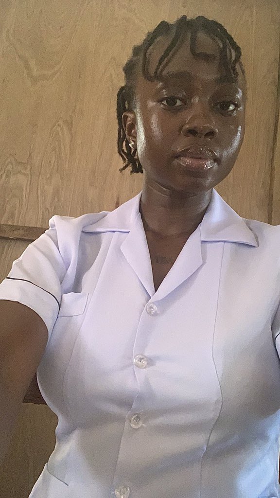 This lady is a Nurse? 😳😳😳