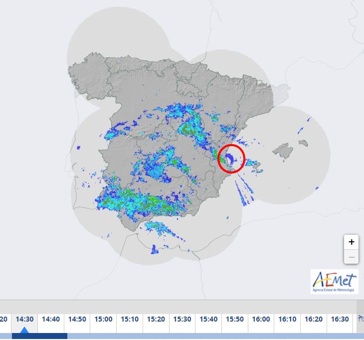 Obi_Uan_Kenobi's tweet photo. Si un meteorólogo no me explica esto tendré que pensar que lo de Valencia es un ataque HAARP.
Imagen del radar de lluvias tomada ayer con una diferencia de unas 12 horas. Hay "algo" delante de Valencia que no se mueve durante todo ese tiempo.
Podéis comprobarlo vosotros mismos. https://t.co/LJ0WfeD17A