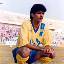 اعظم لاعب وسط أنجبته الملاعب السعودية !!
اعظم لاعب وسط ارتداء الرقم (8) في ملاعبنا!!
اعظم لاعب جعل لكرة القدوم عزفًا منفردا!!
اعظم لاعب شخص واقع النصر بمصداقية!!
تألم الموسيقار فاطلق الصرخة الاخيرة!!💛💙 <a href="/Fahadalhurifi/">فهد الهريفي</a>