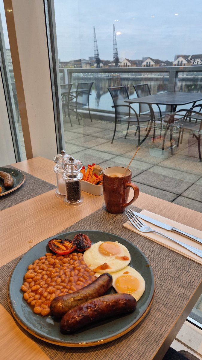 Tell me you're in London without telling me you're in London.