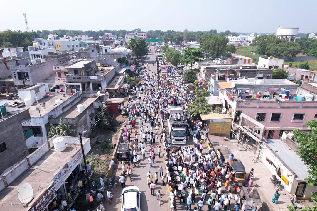 AjayPawarNCP's tweet photo. धुळे जिल्ह्यातील शिंदखेडा विधानसभा मतदारसंघाचे राष्ट्रवादी काँग्रेस पार्टी शरदचंद्र पवार पक्ष आणि महाविकास आघाडीचे अधिकृत उमेदवार श्री संदीप बेडसे यांनी आज उमेदवारी अर्ज दाखल केला. यावेळी महाविकास आघाडीच्या कार्यकर्त्यांनी अलोट गर्दी केली होती. https://t.co/kkRWxCVK5g