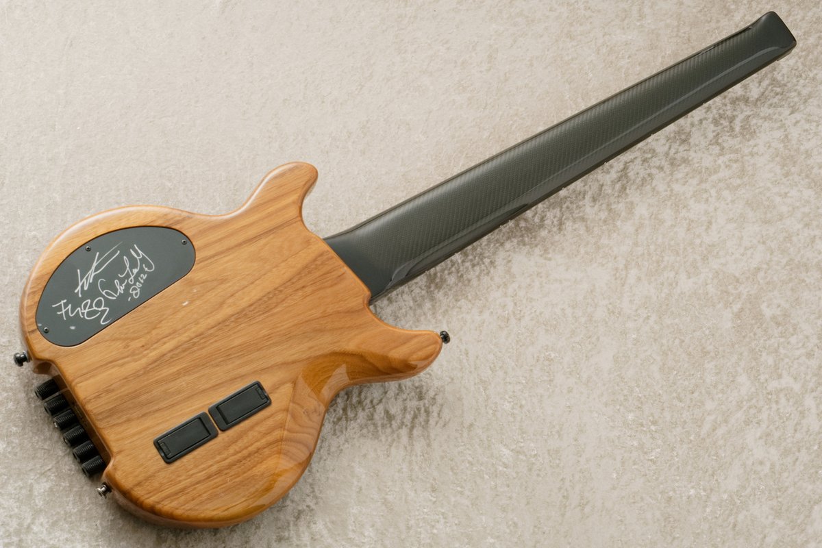 machidax's tweet image. 【ベースフロア!!】

Level42のMark King氏の仕様で有名な

#Statusgraphite の看板モデルであるKing Bass。

その6弦モデルの中古品が入荷いたしました!!👀💦

今や入手困難となってしまった本メーカー!!

早いもの勝ちです!!!⚡

shop.kurosawagakki.com/items/2894483