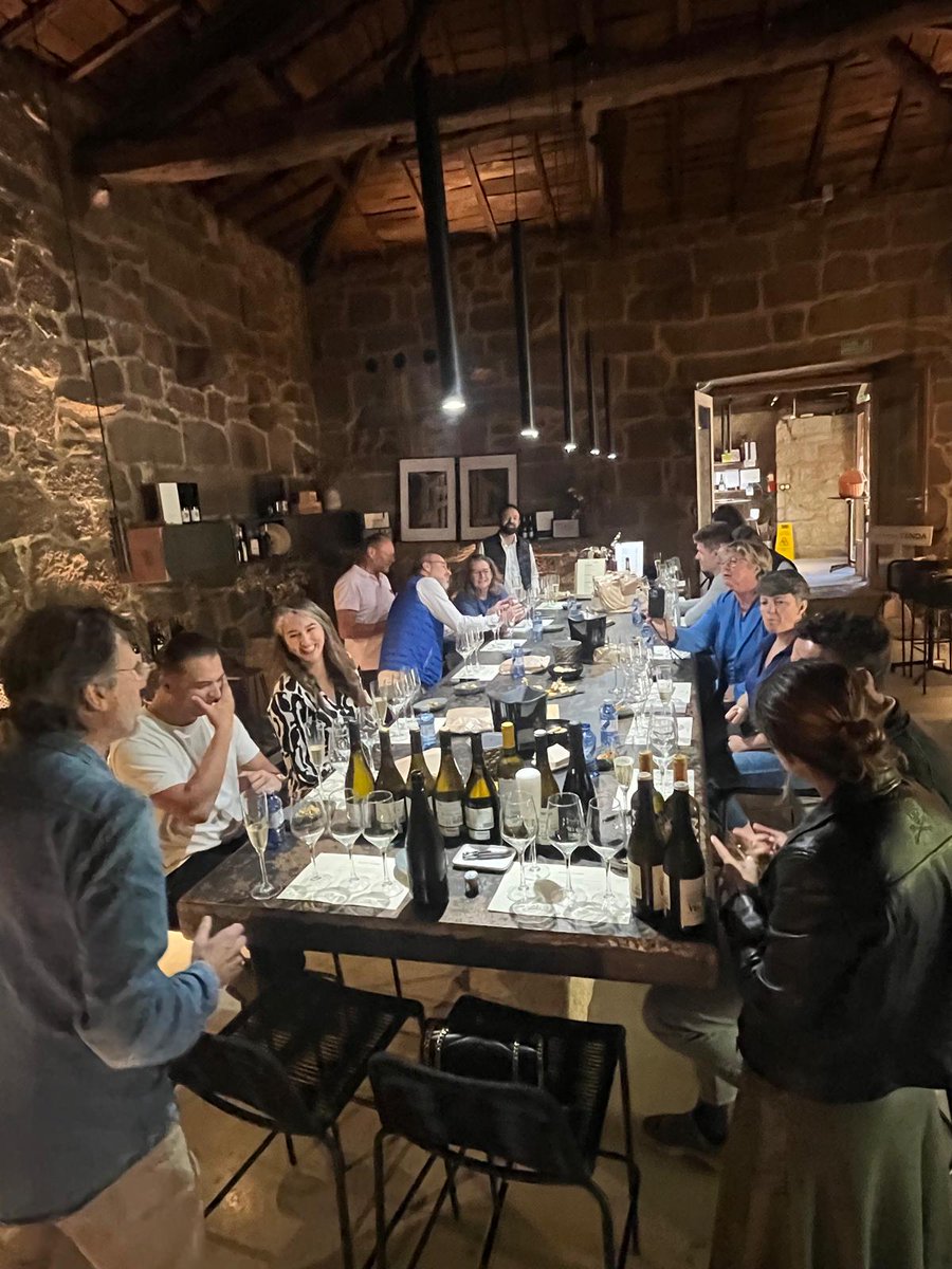 Tradición e innovación han estado siempre presentes en Viña Costeira, combinación de esos dos factores referencia en el panorama gallego. Visita #MisiónInversa a Viña Costeira y Pazo de Toubes, una joya del patrimonio rural del siglo XVIII rehabilitada por Viña Costeira. #Ribeiro