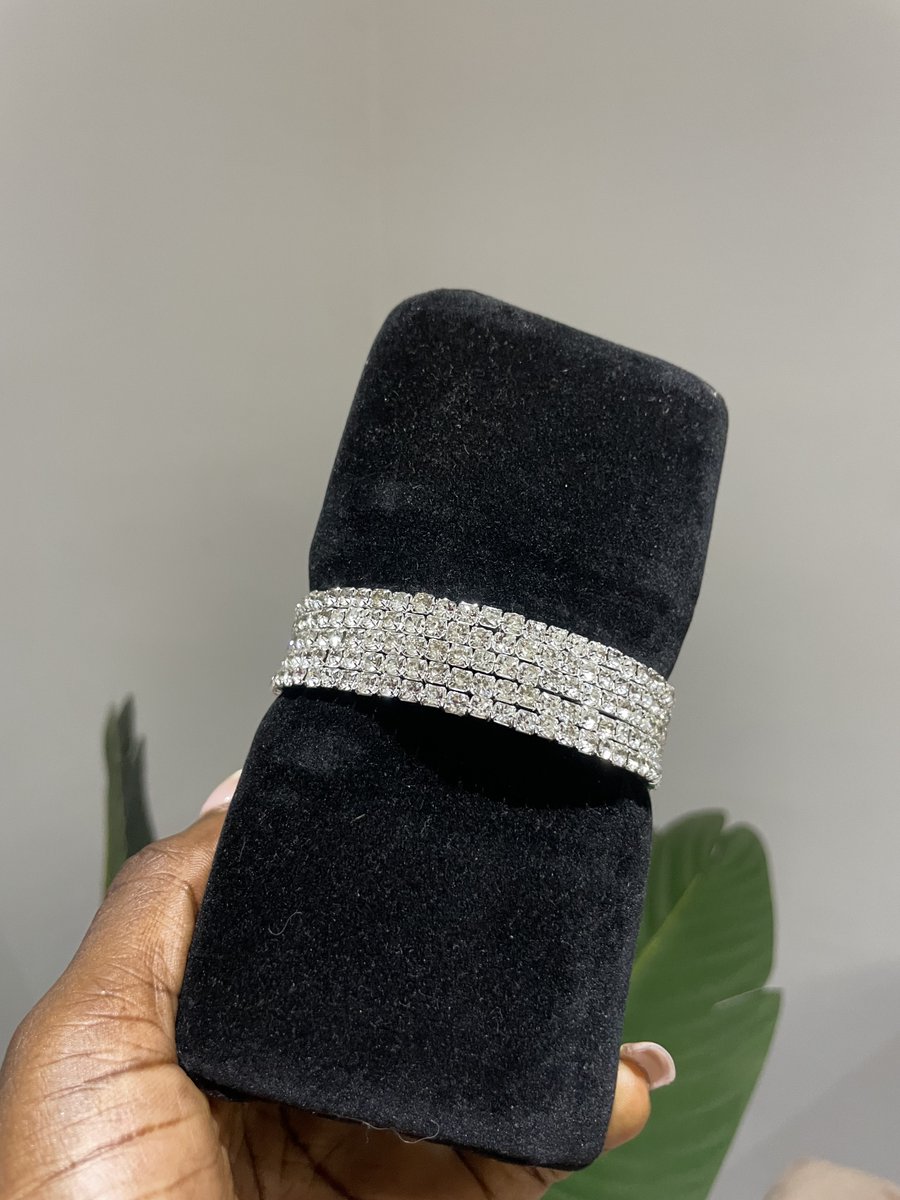 Wrap Bangles are available to shop. 
Send a DM to order 
Price: 4000 Naira 
#Jewelry #Bangles #Jewelryshop