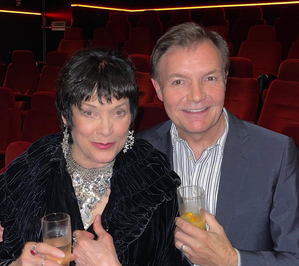 LangfordBarry's tweet image. I&apos;ve admired Martine Beswick since One Million Years BC!
She was unforgettable in the #Bond movies From Russia With Love and Thunderball, as well as the #Hammer classic Dr Jekyll and Sister Hyde. 
Such a pleasure to be with this amazing lady at Monday&apos;s premiere.
#movie #icon
