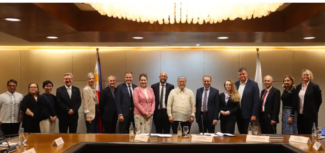 Enrique A. Manalo 🇵🇭 (@secmanalo) on Twitter photo Met with <a href="/michaelaastrup/">Michael Aastrup Jensen</a> and members of the Danish Foreign Policy Council. We discussed regional & global issues and cooperation between 🇵🇭 & 🇩🇰, including within ASEAN & with EU towards a
#RulesBasedInternationalOrder & upholding #RuleOfLaw, esp the #UNCLOS & #2016ArbitralAward. Met with <a href="/michaelaastrup/">Michael Aastrup Jensen</a> and members of the Danish Foreign Policy Council. We discussed regional & global issues and cooperation between 🇵🇭 & 🇩🇰, including within ASEAN & with EU towards a
#RulesBasedInternationalOrder & upholding #RuleOfLaw, esp the #UNCLOS & #2016ArbitralAward.