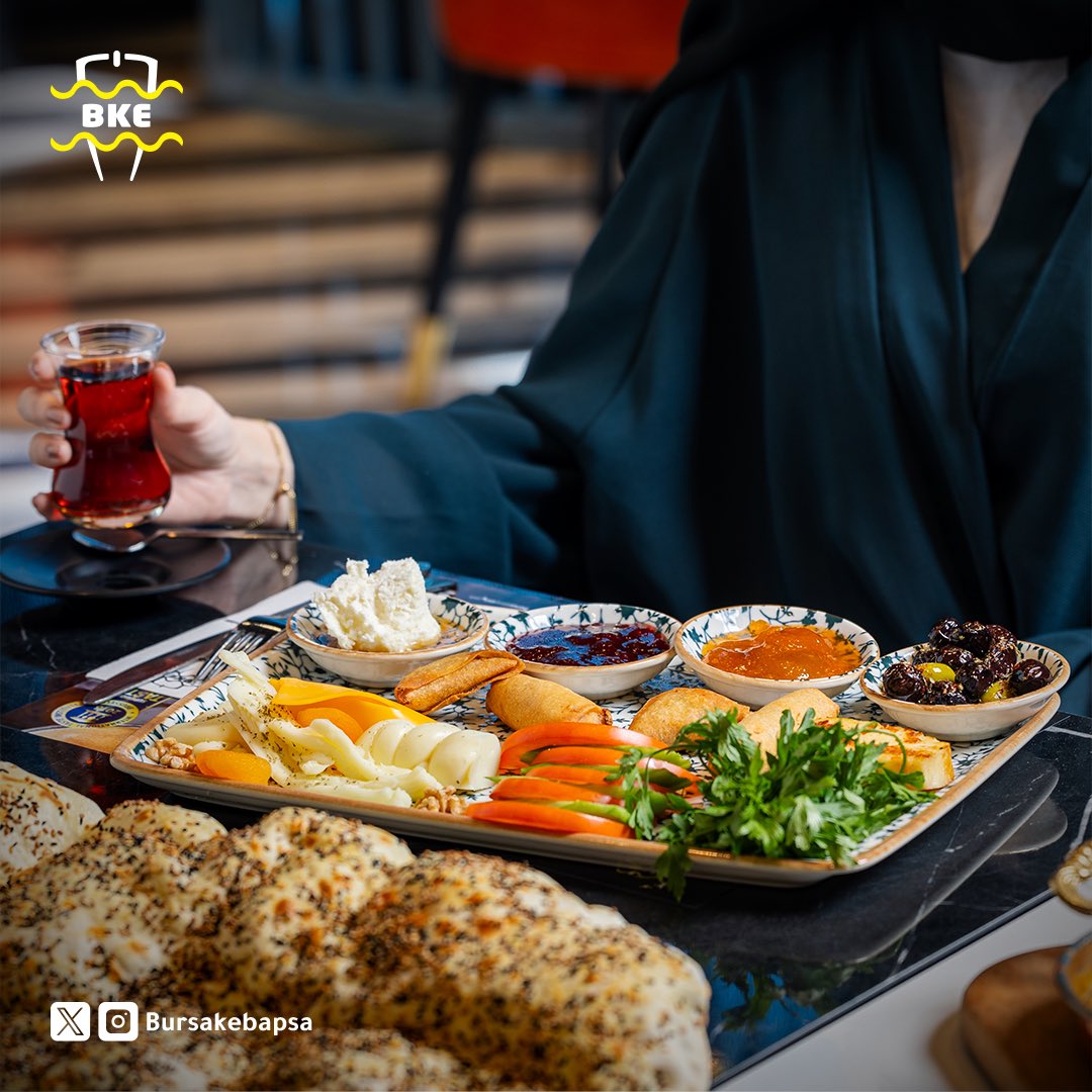 لأن في يوم الربوع تزين الطبوع 🗓️
اعزم صديق تودّه على فطور #بورصة_كباب 😋