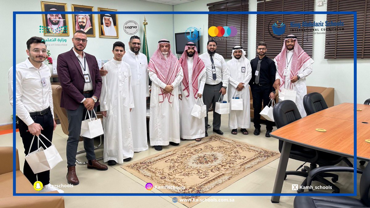 الطالب / أنور إلياس ،قام بمبادرة جميلة في القسم الدولي لتكريم نخبة من المعلمين، وذلك بحضور ولي أمره. تُعَدّ هذه لفتة طيبة تعبّر عن تقديره للجهود التي يبذلها المعلمون تجاه طلابهم ، و مثل هذه المبادرات تعزّز العلاقة الإيجابية بين الطلاب ومعلميهم وتشجّع على خلق بيئة تعليمية ودية.