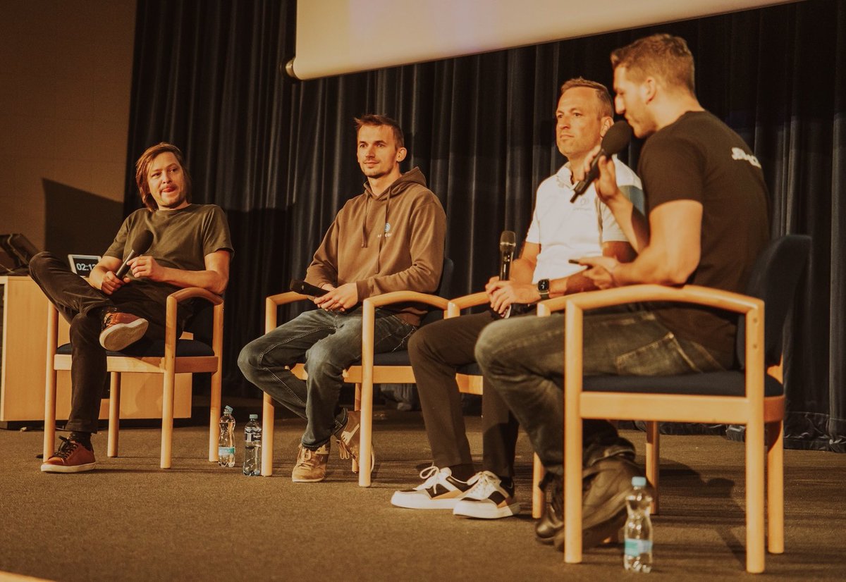 🔍 Jakou roli může #Bitcoin hrát jako uchovatel hodnoty? V této panelové diskusi jsme se na to podívali z různých perspektiv – očima bitcoinerů, podnikatelů i anarchistického programátora. 🧠🔥 
Na pódiu se setkali <a href="/steidacz/">Daniel Steigerwald</a>, <a href="/RValihrach/">Roman Valihrach</a> a <a href="/martin_cech/">Martin Čech</a> a moderoval <a href="/jan_21m/">JohnnyTheBitcoiner 丰🟠²¹ᴹ</a>. 👊